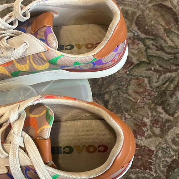 Ladies Coach Rainbow Pride Collection size 9.5 low top leather sneaker used - Picture 3 of 4